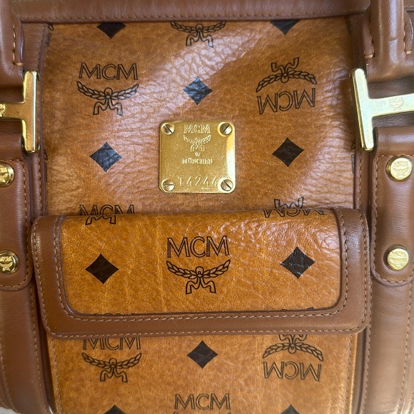 {VGUC} MCM monogram hand bag - Picture 7 of 15